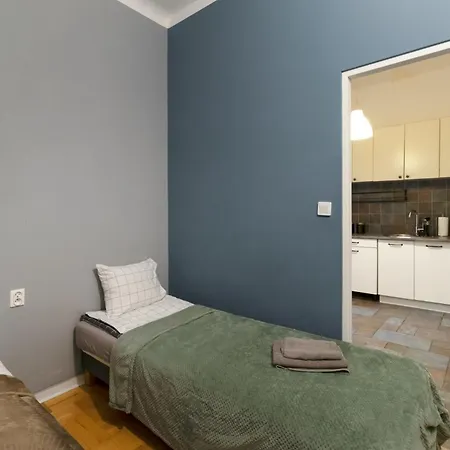 Close-huge For 12 - Old Town Freta *