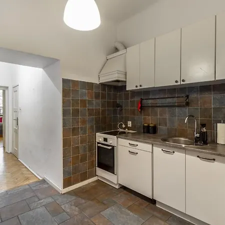 Close-huge For 12 - Old Town Freta *